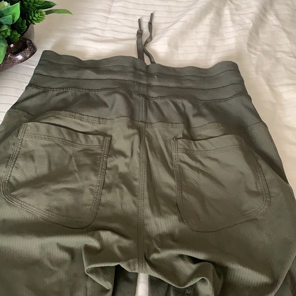 Lululemon Street To Studio Pant II *Unlined 28" Inseam Fatigue Green - Picture 12 of 13